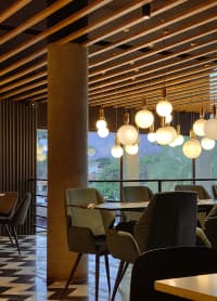 restaurant interior2